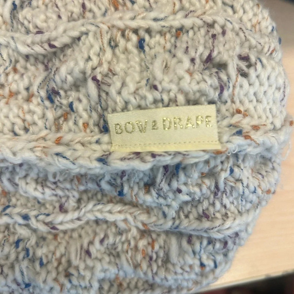 Bow and Drape touque very cute sequin cat design on front- free with 100$ bundle - Picture 5 of 6